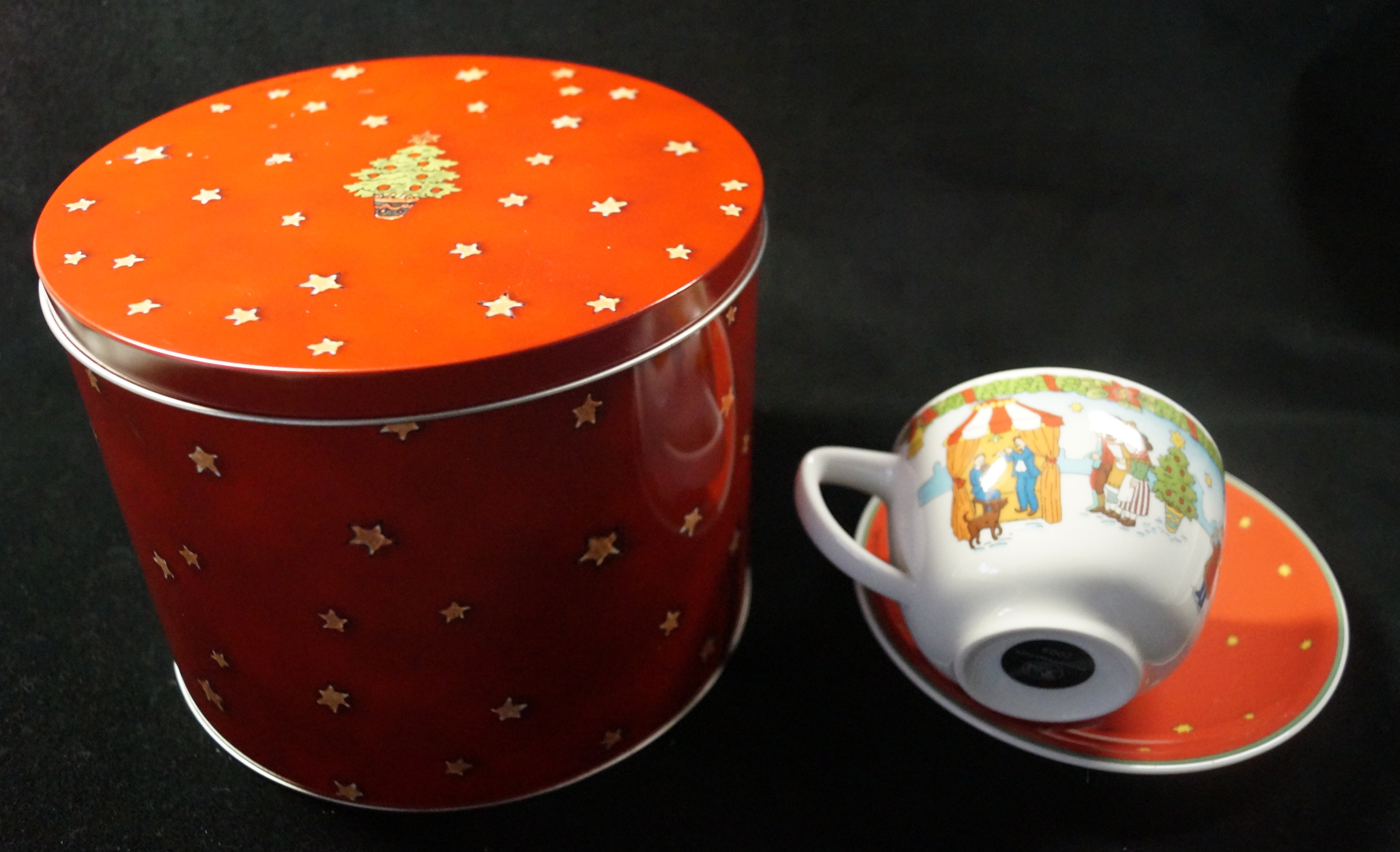 Hutschenreuther Sammelkollektion Ole Winther 2009: Cappucinotasse 2-tlg. - mit Plätzchendose Höhe: 14,5 cm; Ø = 18 cm;