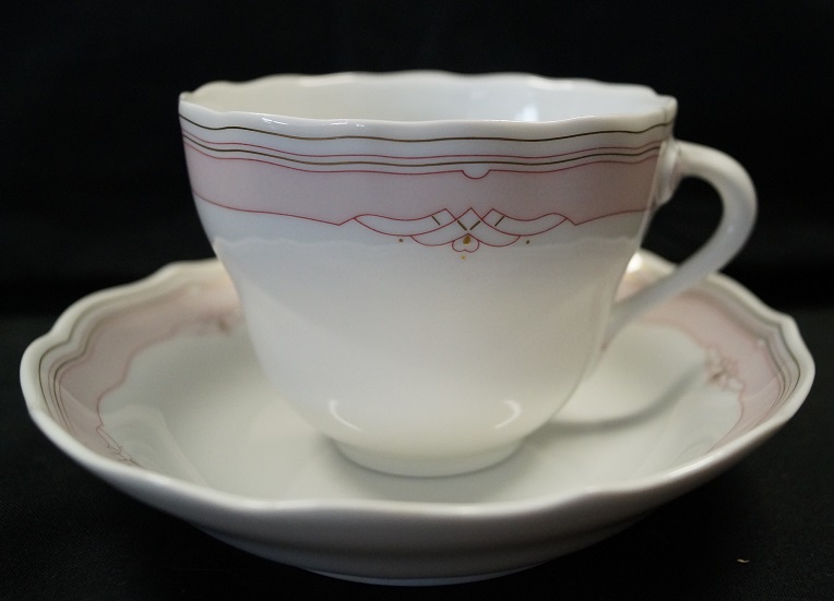 Hutschenreuther Maria Theresia Windsor Rose: Kaffeetasse 2-tlg. Hutschenreuther Maria Theresia Windsor Rose: Kaffeetasse 2-tlg.