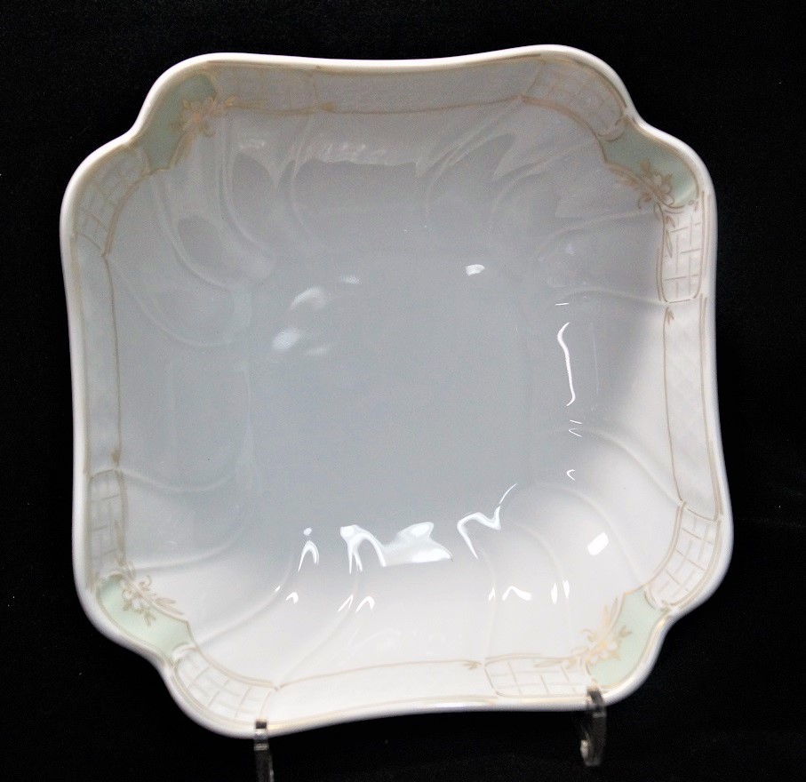 Hutschenreuther Dresden Collier: Schüssel 22 diagonal gemessen Hutschenreuther Dresden Collier: Schüssel 22 diagonal gemessen