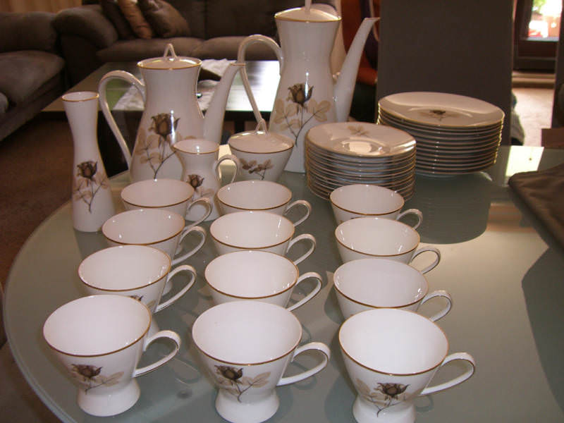 Rosenthal Form 2000 Schattenrose: Frühstücksteller - breakfast plate 19 cm Rosenthal Form 2000 Schattenrose: Frühstücksteller - breakfast plate 19 cm