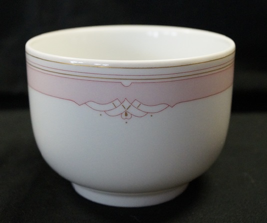 Hutschenreuther Maria Theresia Windsor Rose: Zuckerdose ohne Deckel 0,25 ltr. Hutschenreuther Maria Theresia Windsor Rose: Zuckerdose ohne Deckel 0,25 ltr.