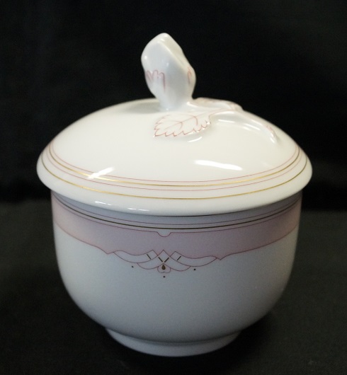 Hutschenreuther Maria Theresia Windsor Rose: Zuckerdose für 6 Personen 0,25 ltr. Hutschenreuther Maria Theresia Windsor Rose: Zuckerdose für 6 Personen 0,25 ltr.