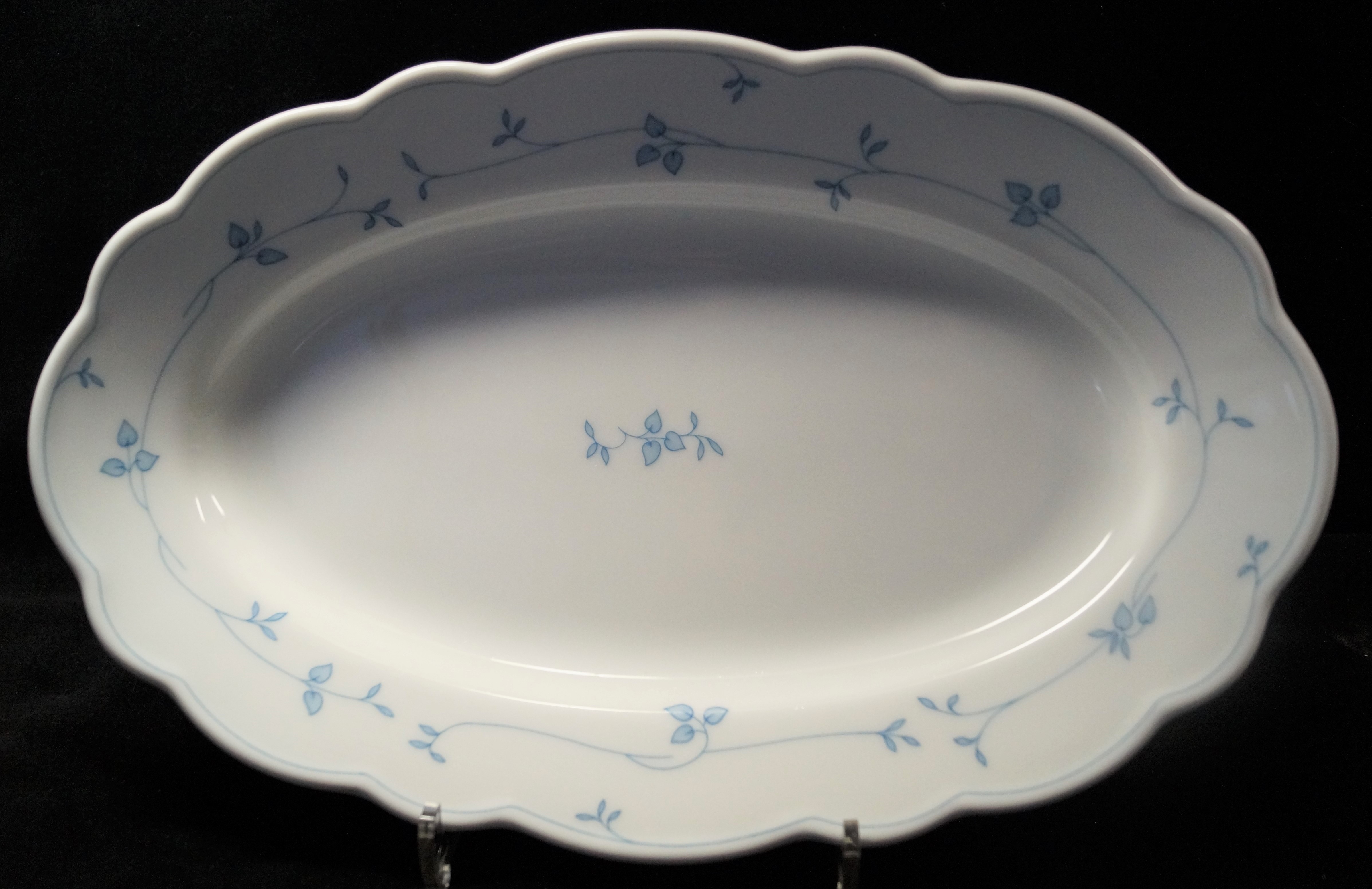 Hutschenreuther Maria Theresia Seehof Blau: Platte oval 30 x 19 cm Hutschenreuther Maria Theresia Seehof Blau: Platte oval 30 x 19 cm