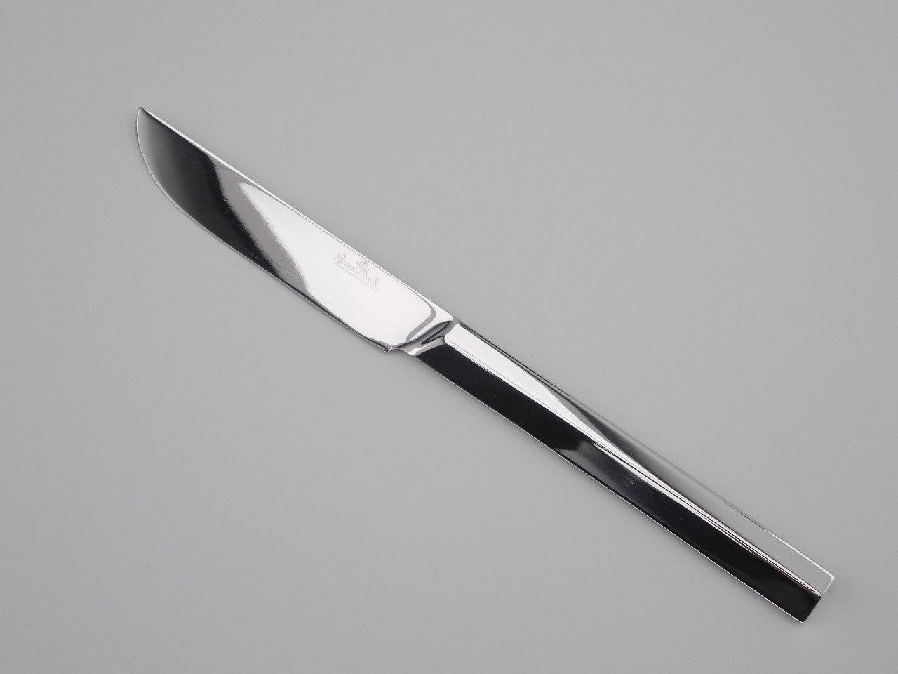 Rosenthal String: Tafelmesser 22,3 cm, 18/8 Edelstahl, poliert design Kuno Prey, 1998 Rosenthal String: Tafelmesser 22,3 cm, 18/8 Edelstahl, poliert design Kuno Prey, 1998