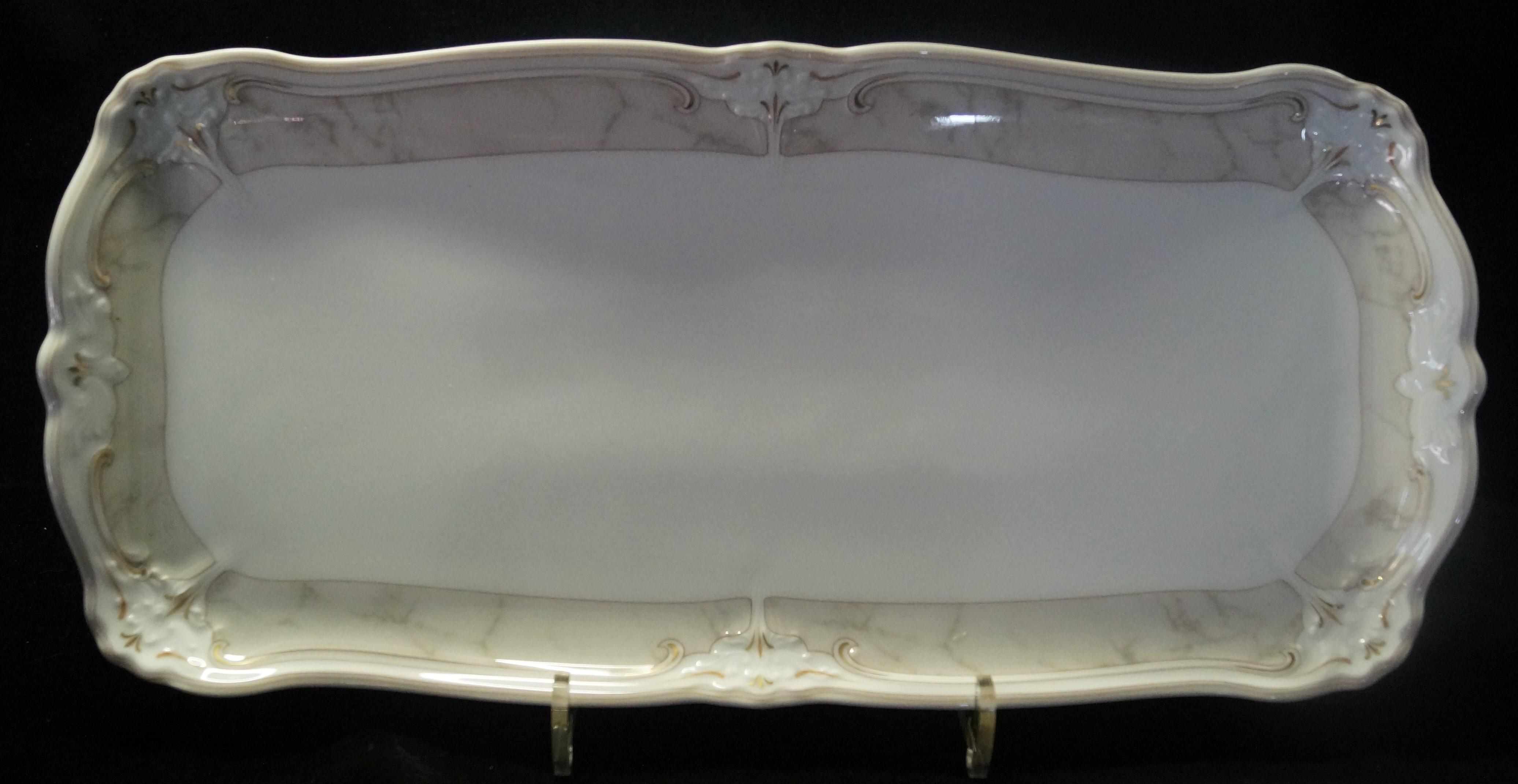 Hutschenreuther Baronesse Jacqueline: Königskuchenplatte 33 x 15 cm Hutschenreuther Baronesse Jacqueline: Königskuchenplatte 33 x 15 cm