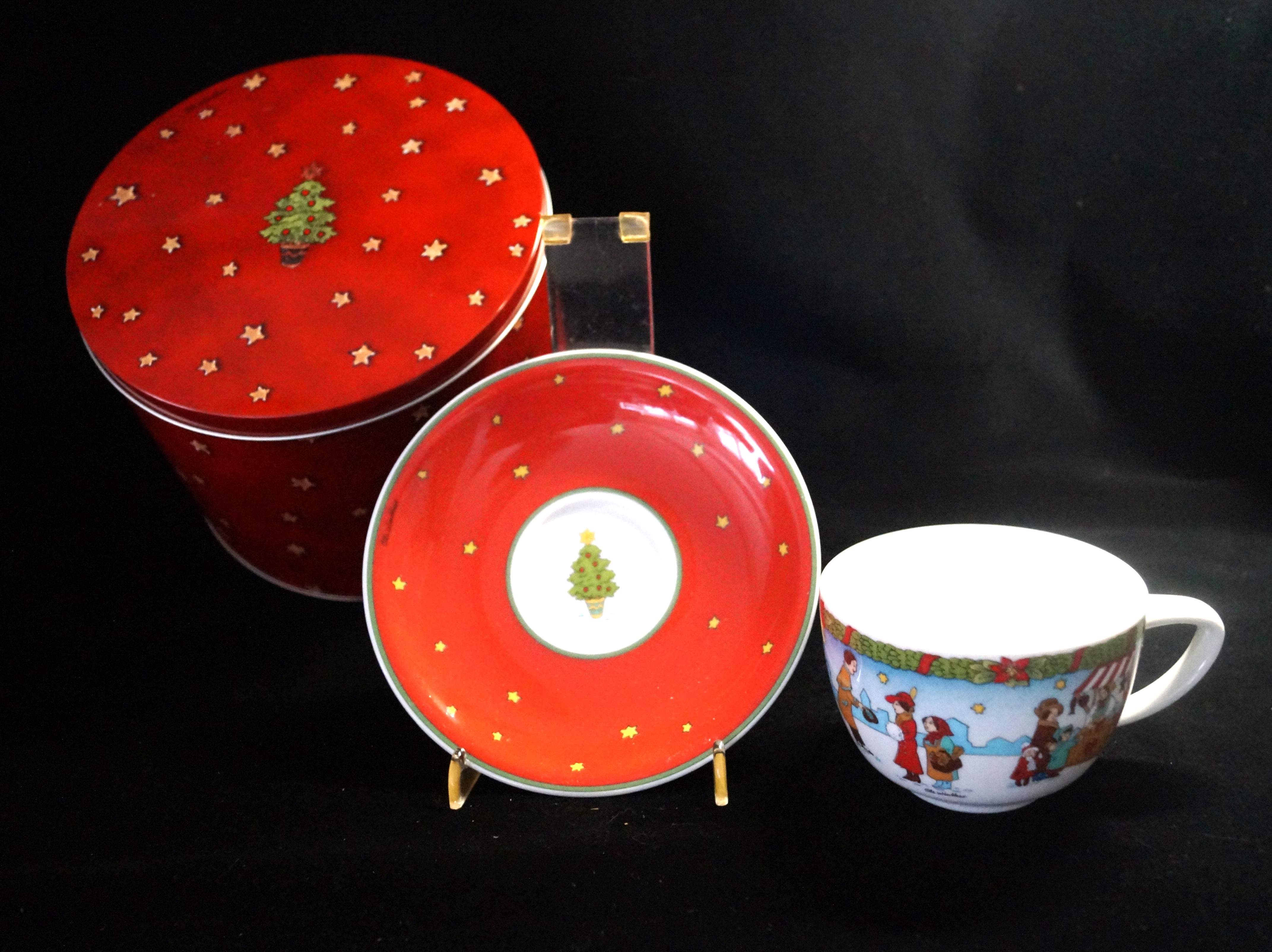 Hutschenreuther Sammelkollektion Ole Winther 2009: Cappucinotasse 2-tlg. - mit Plätzchendose Höhe: 14,5 cm; Ø = 18 cm;