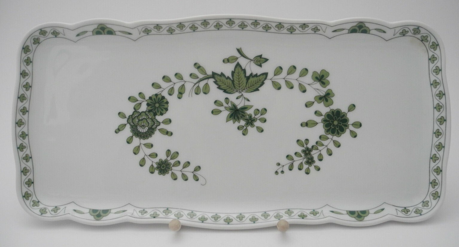 Hutschenreuther Maria Theresia Schlossgarten - Schloßgarten: Königskuchenplatte 33 x 16 cm Hutschenreuther Maria Theresia Schlossgarten - Schloßgarten: Königskuchenplatte 33 x 16 cm