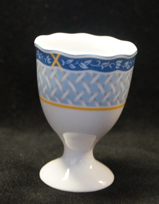 Hutschenreuther Maria Theresia Frühlingsboten: Eierbecher - Stamper Hutschenreuther Maria Theresia Frühlingsboten: Eierbecher - Stamper