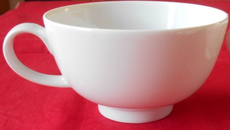 Hutschenreuther Galleria Weiss: Tee-Obertasse H = 5 cm Durchm.: 9,3 cm Hutschenreuther Galleria Weiss: Tee-Obertasse H = 5 cm Durchm.: 9,3 cm