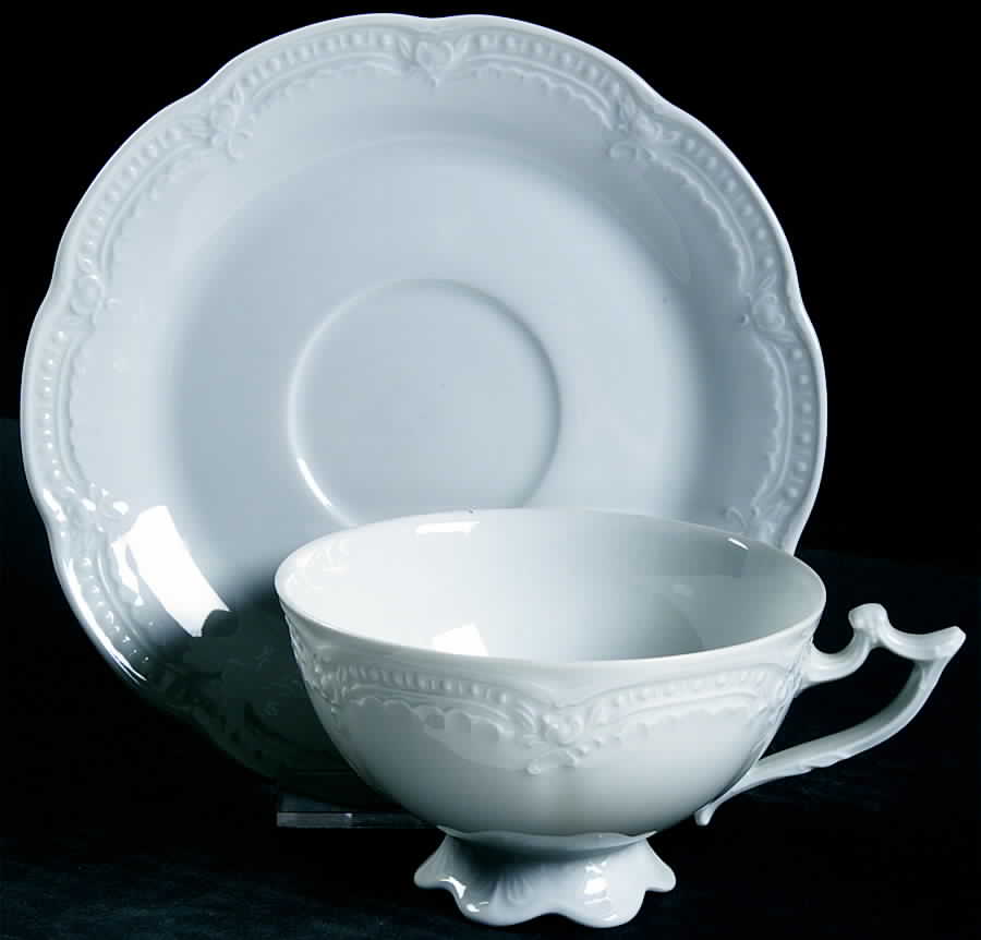 Hutschenreuther Viktoria weiss - weiß: Teetasse 2-tlg. 0,20 ltr. h = 6 cm Ø = 10 cm, - UT = 15,7 cm