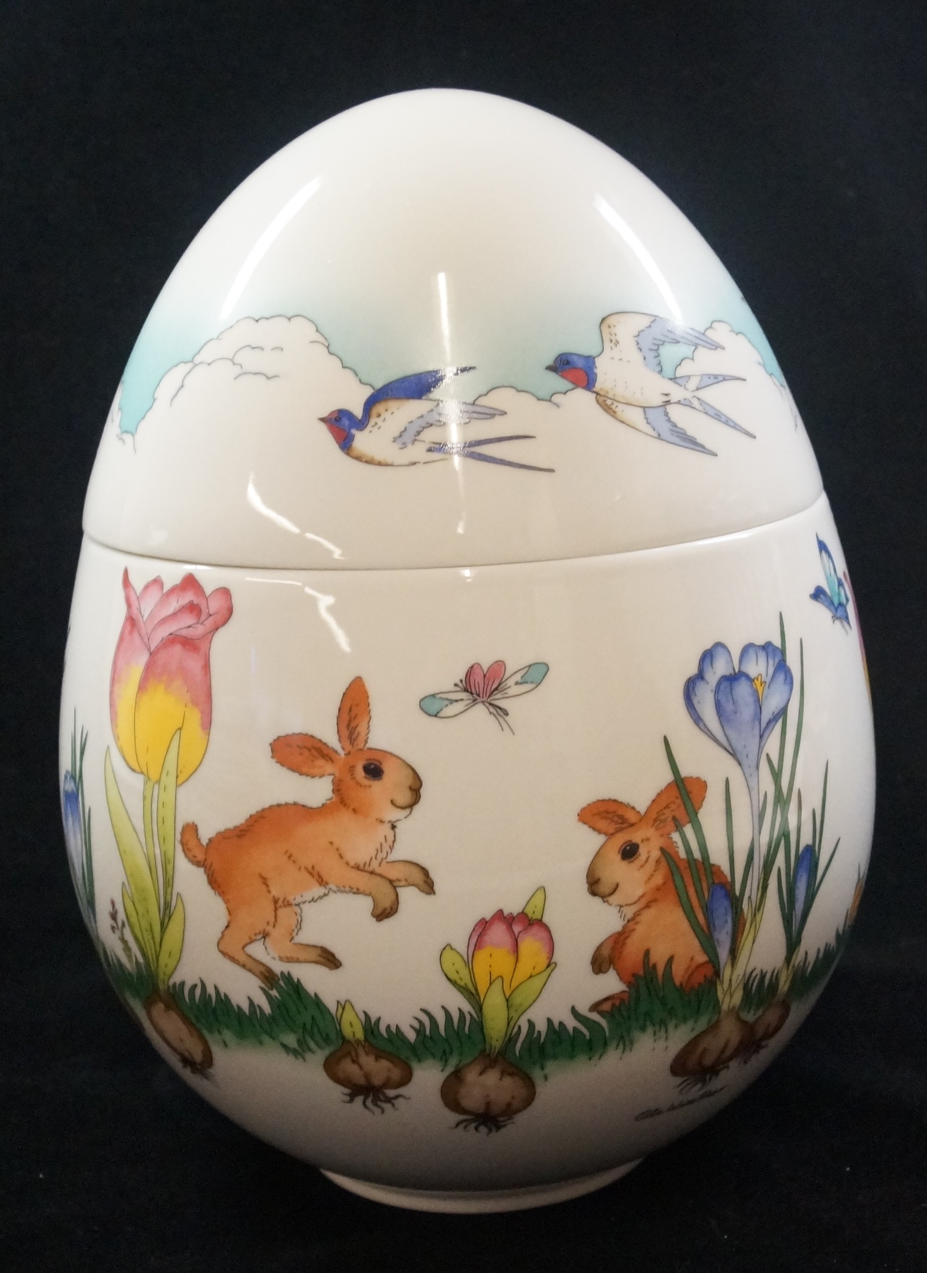 Hutschenreuther Geschenkserie Ostern: XXL Eidose - "Spielende Häschen auf edlem Porzellan" Höhe: 26 cm; Breite: 16 cm; mit Originalkarton