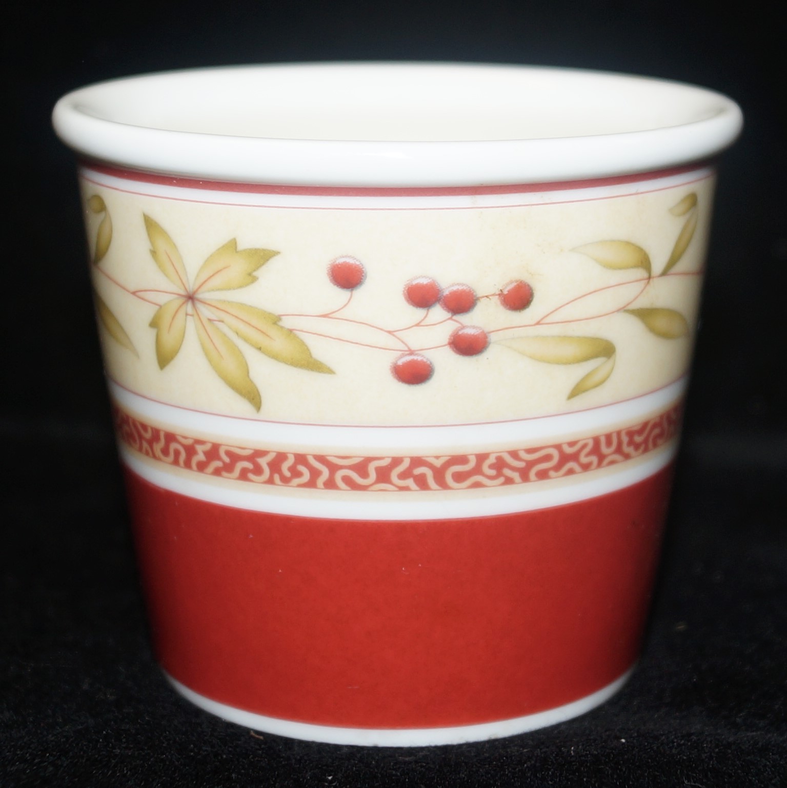 Hutschenreuther Medley New England: Leuchter nieder - Höhe: 6,3 cm, Durchmesser oben: 7 cm Hutschenreuther Medley New England: Leuchter nieder - Höhe: 6,3 cm, Durchmesser oben: 7 cm