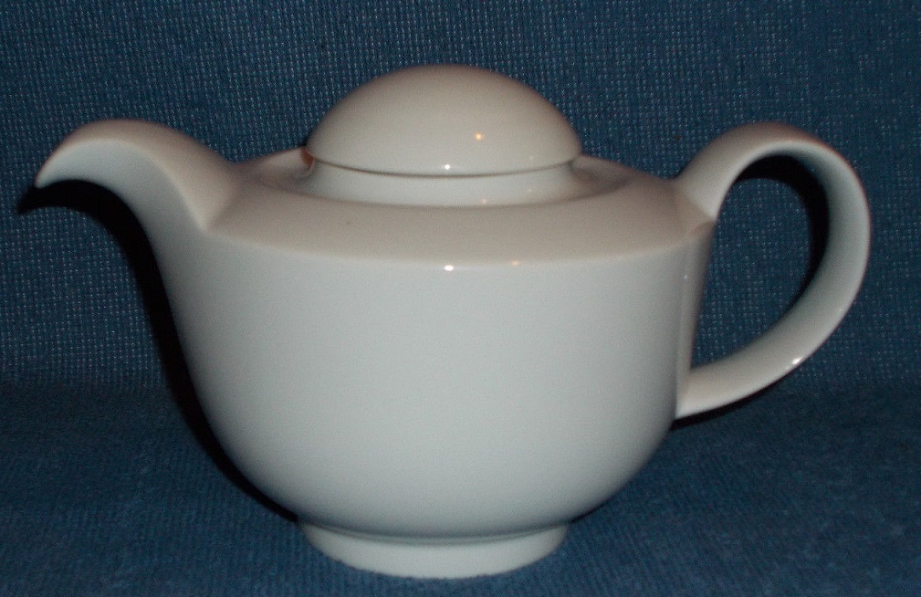 Hutschenreuther Galleria weiss: Teekanne für 6 Pers. 1,10 ltr. Hutschenreuther Galleria weiss: Teekanne für 6 Pers. 1,10 ltr.