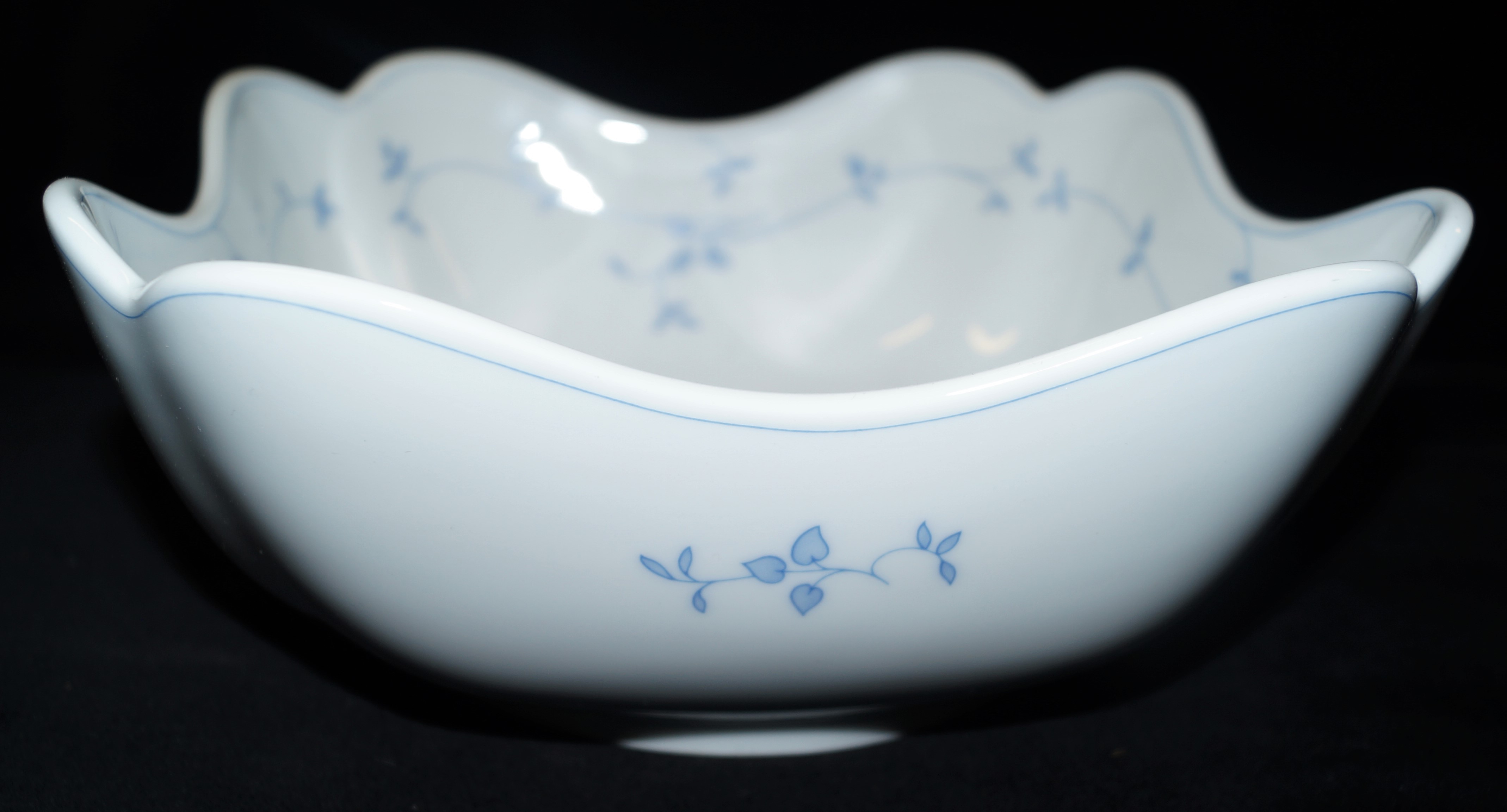 Hutschenreuther MariaTheresia Seehof Blau: Schüssel 24,5 cm diagonal gemessen Hutschenreuther MariaTheresia Seehof Blau: Schüssel 24,5 cm diagonal gemessen