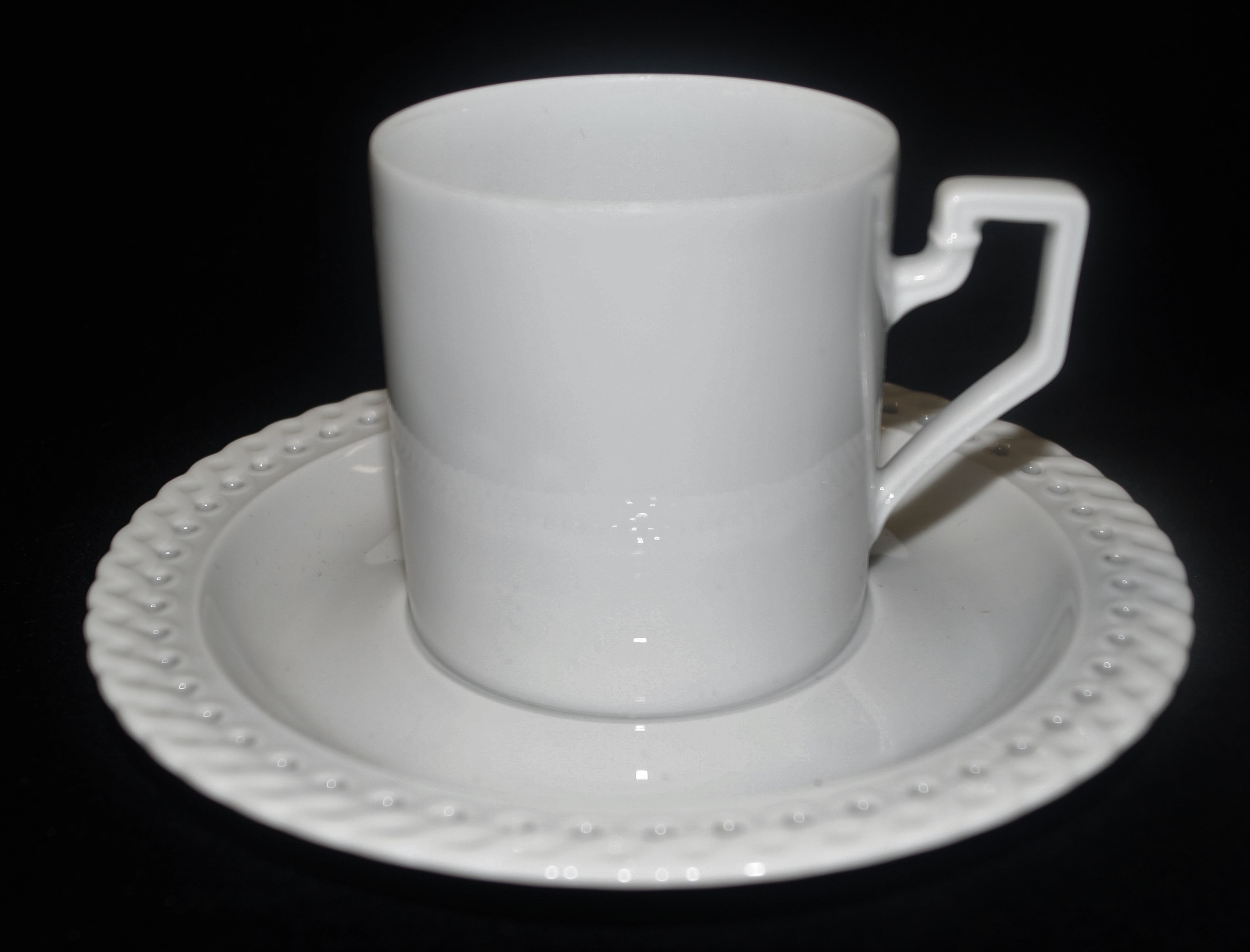 Hutschenreuther Comtesse Weiss - Weiß: Espressotasse 2-tlg. 0,12 ltr. Höhe: 6 cm Durchm.: 6 cm UT - 13,5 cm Hutschenreuther Comtesse Weiss - Weiß: Espressotasse 2-tlg. 0,12 ltr. Höhe: 6 cm Durchm.: 6 cm UT - 13,5 cm