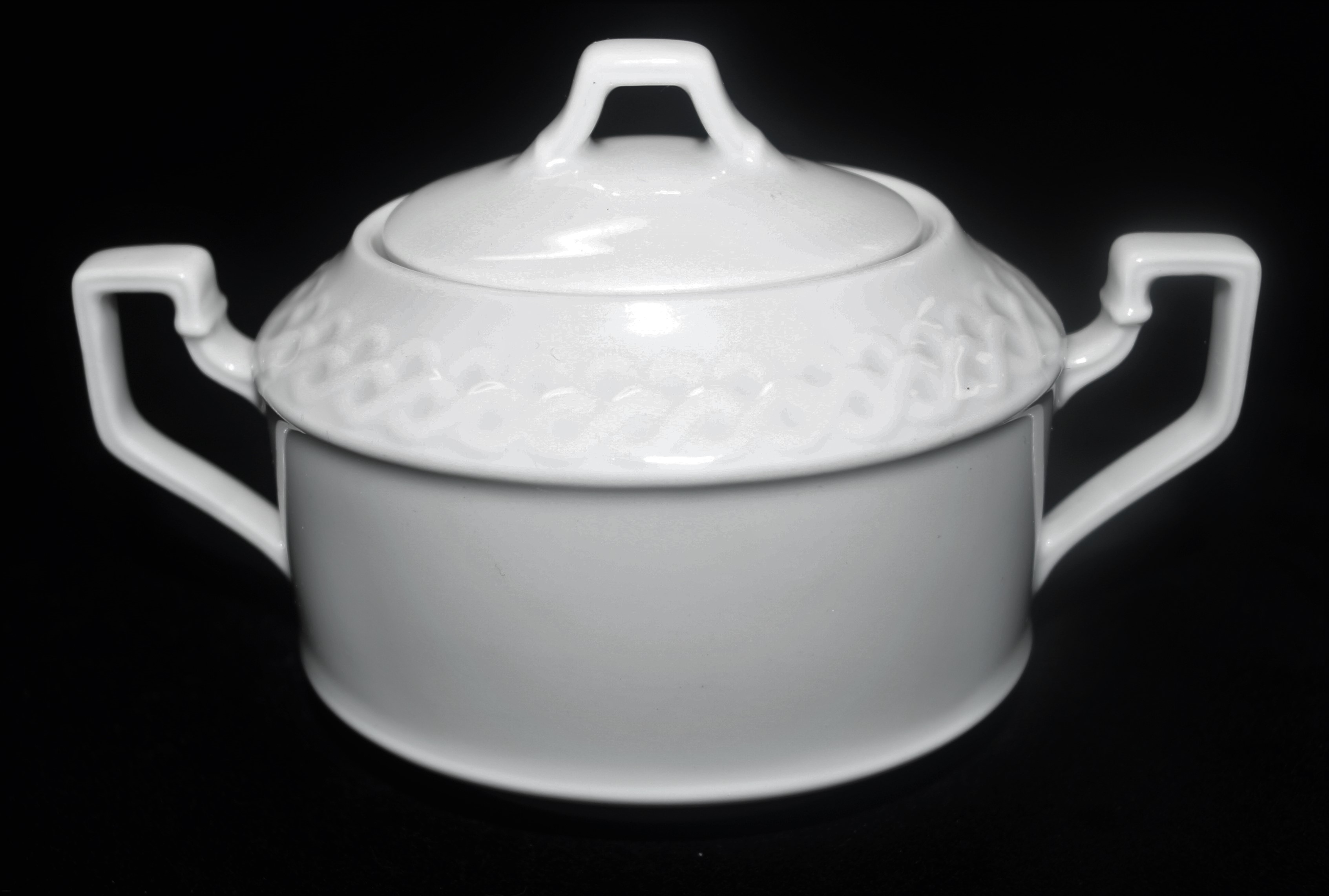 Hutschenreuther Comtesse Weiss - Weiß: Zuckerdose für 2 Personen - 0,18 ltr. Hutschenreuther Comtesse Weiss - Weiß: Zuckerdose für 2 Personen - 0,18 ltr.