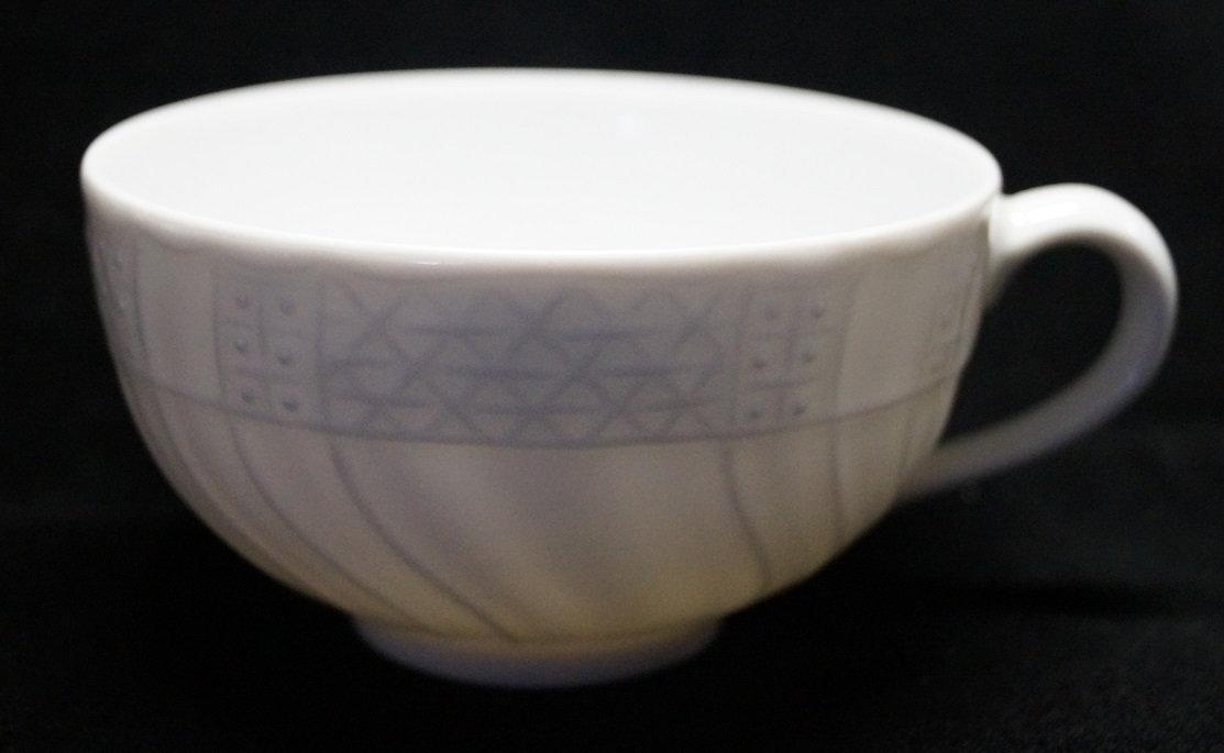 Hutschenreuther Dresden Weiss - Weiß: Tee-Obertasse Höhe = 5,5 cm Durchm. = 9,5 cm