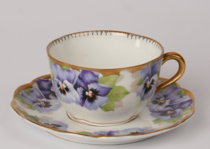 Rosenthal Chrysantheme Viktoria Luise: Teetasse 2-tlg. Ø = 9 cm H = 5,5 cm UT = 15 cm