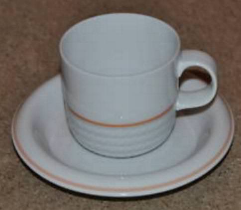 Thomas Corda mit orangefarb. Streifen : Kaffee-Untertasse 15 cm Thomas Corda mit orangefarb. Streifen : Kaffee-Untertasse 15 cm