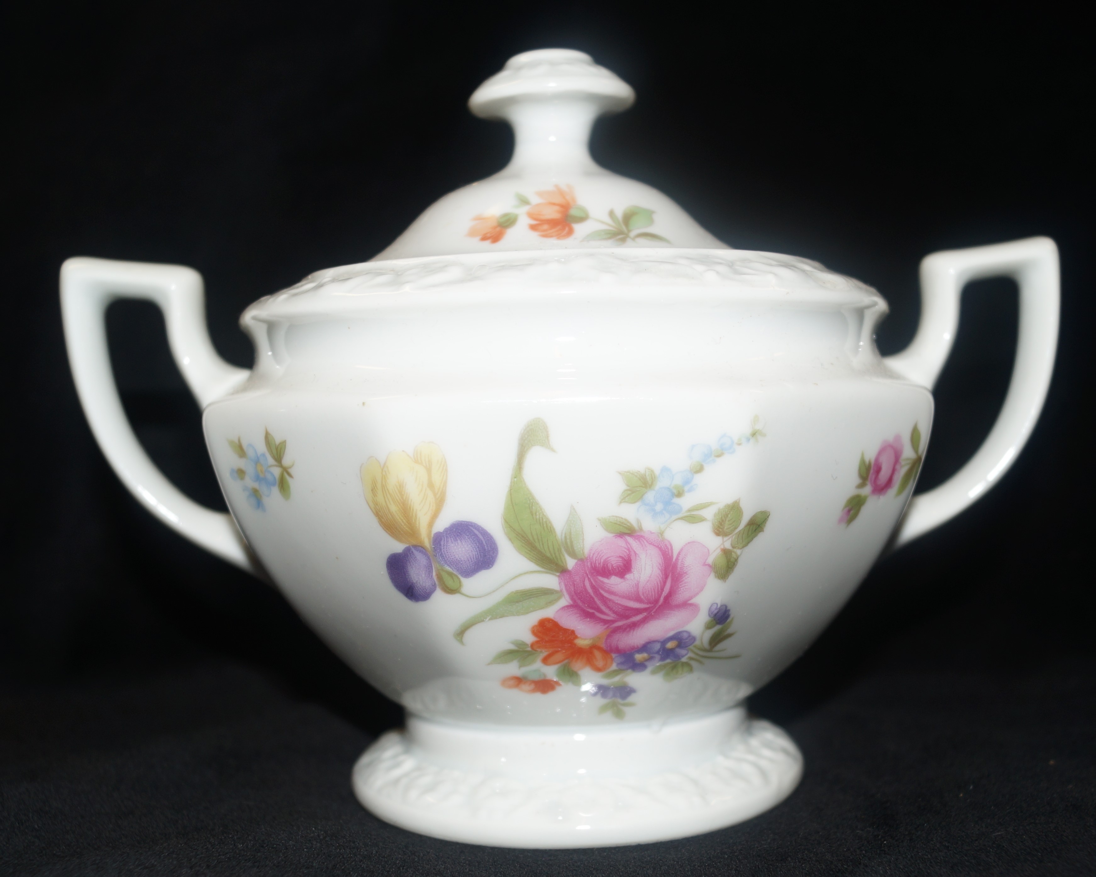 Rosenthal Maria Sommerstrauß - Sommerstauss: Zuckerdose für 12 Personen 0,40 ltr. Rosenthal Maria Sommerstrauß - Sommerstauss: Zuckerdose für 12 Personen 0,40 ltr.