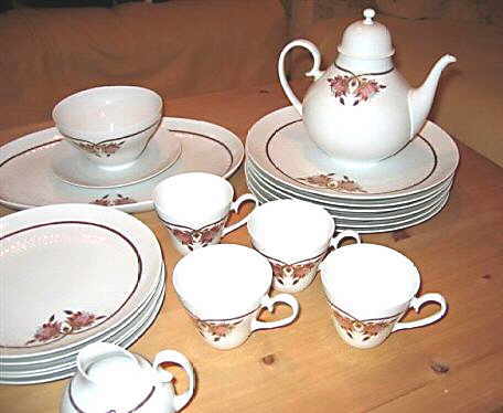 Rosenthal Romanze Orchidee: Eierbecher fester Teller Rosenthal Romanze Orchidee: Eierbecher fester Teller