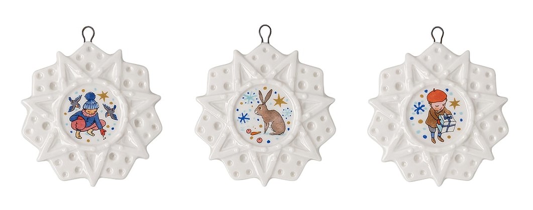 Hutschenreuther Sammelkollektion 2021 Weihnachtsgaben: Mini-Set 3-tlg. Sterne Weihnachtsgaben Duchm. 5 cm ("Fütterung"/"Hase"/"Geschenk") Renáta Hutschenreuther Sammelkollektion 2021 Weihnachtsgaben: Mini-Set 3-tlg. Sterne Weihnachtsgaben Duchm. 5 cm ("Fütterung"/"Hase"/"Geschenk") Renáta