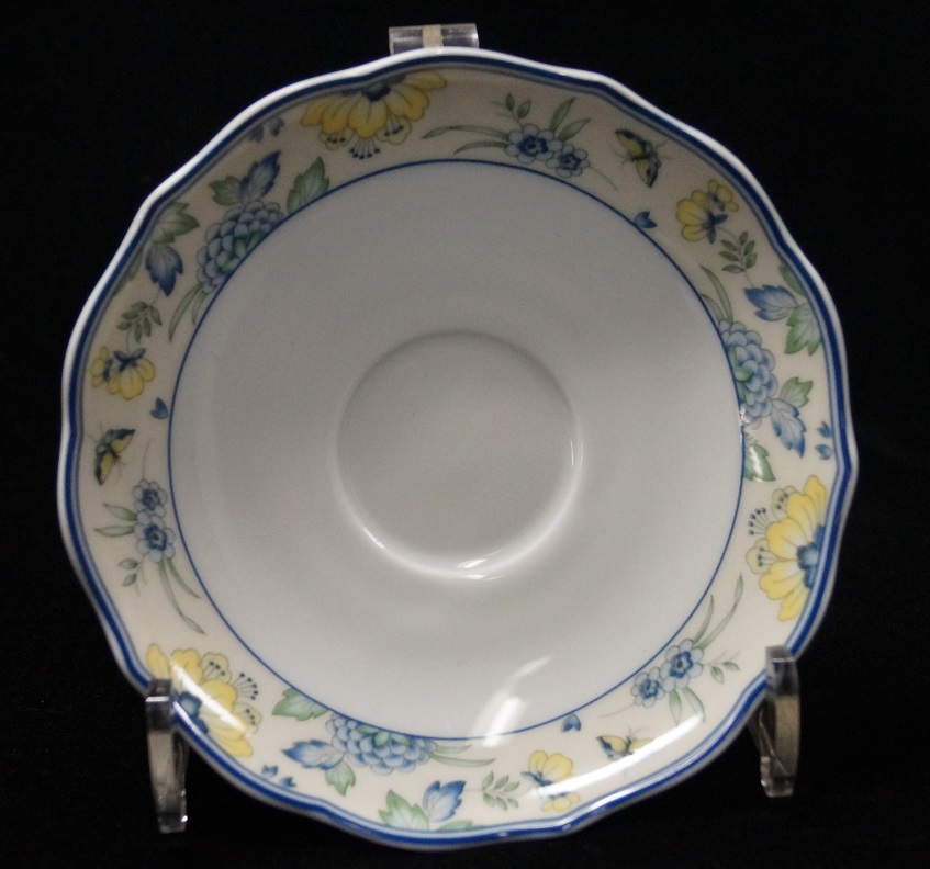 Hutschenreuther Maria Theresia Papillon: Mocca-, Friesen- Untertasse 12,5 cm Hutschenreuther Maria Theresia Papillon: Mocca-, Friesen- Untertasse 12,5 cm