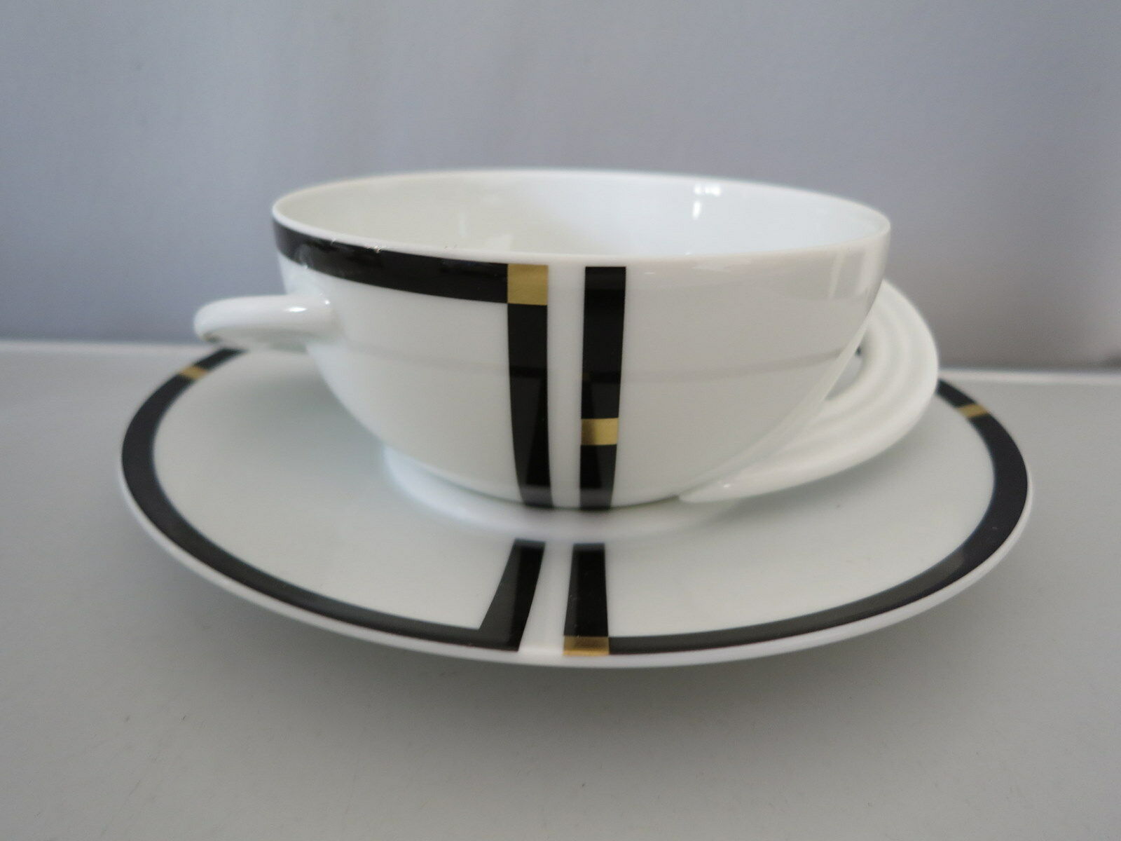 Rosenthal Cupola Nera: Suppentasse 2 tlg. 0,35 ltr. UT = 17,5 cm Rosenthal Cupola Nera: Suppentasse 2 tlg. 0,35 ltr. UT = 17,5 cm