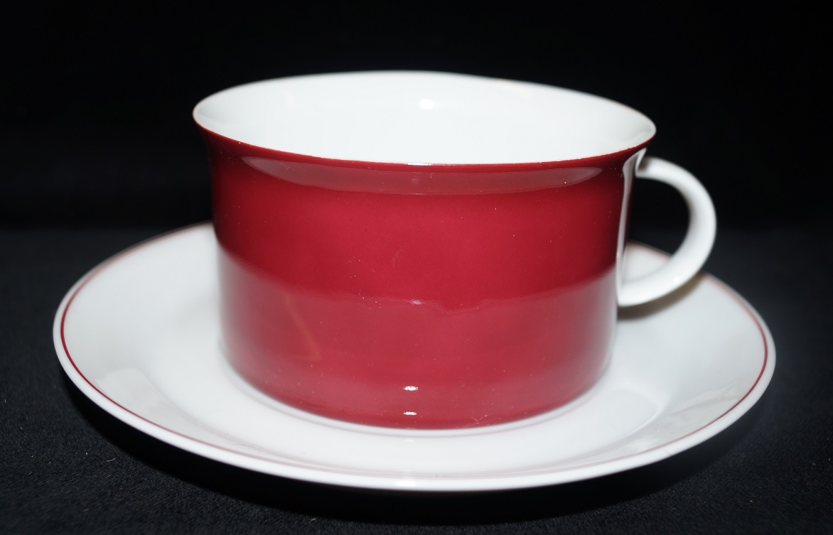 Rosenthal Berlin secunda Purpur: Teetasse 2-tlg. 0,20 ltr.; UT = 14,5 cm Rosenthal Berlin secunda Purpur: Teetasse 2-tlg. 0,20 ltr.; UT = 14,5 cm